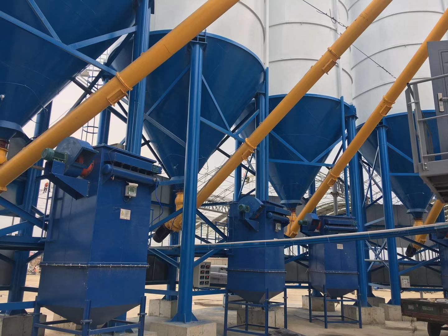 Screw conveyor