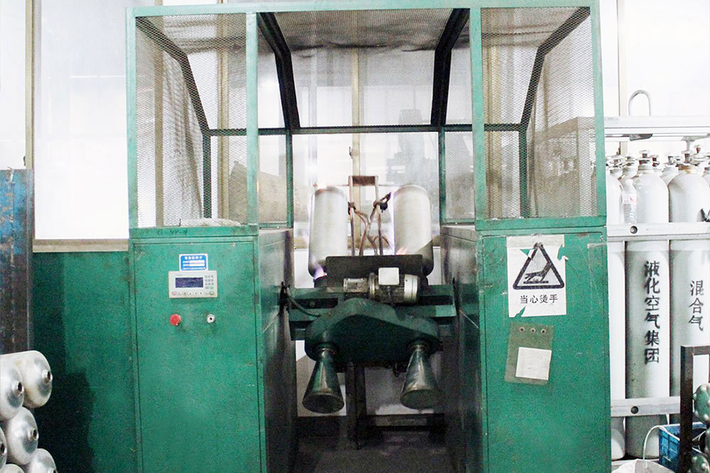 Inner lining painting machine