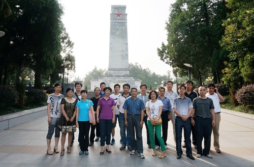 国风塑业组织党员参观金寨县革命博物馆