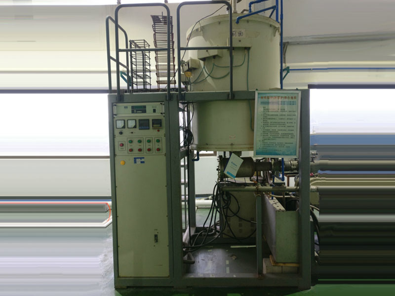 Vertical vacuum sintering furnace