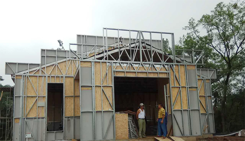 封硅酸钙板和OSB板、铺设屋面瓦