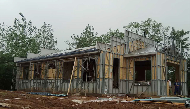 封硅酸钙板和OSB板、铺设屋面瓦