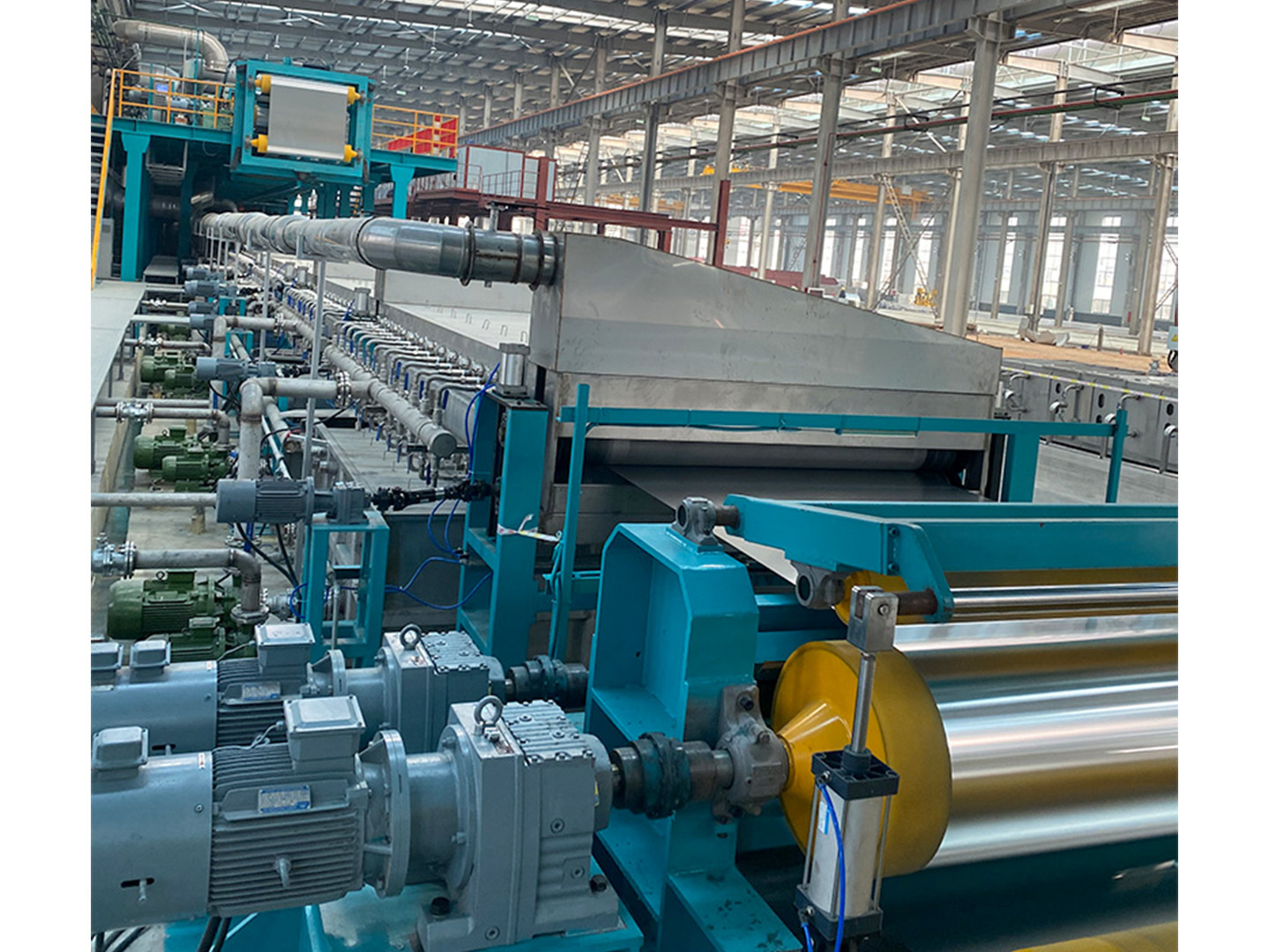 Pre treatment and cleaning equipment for roll coating line