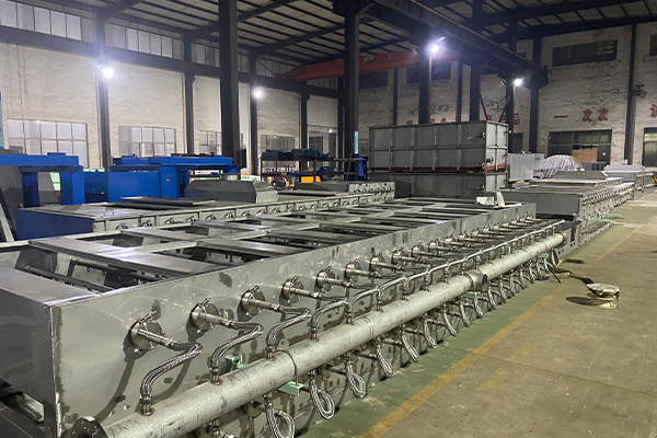 Pre treatment and cleaning equipment for roll coating line