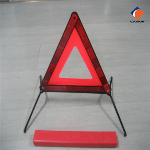 Reflective warning triangle with splayed bottom