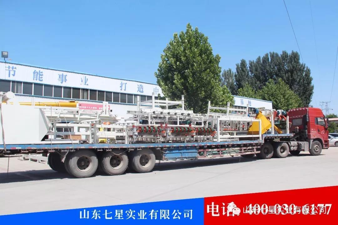免拆保温模板设备发货进行中
