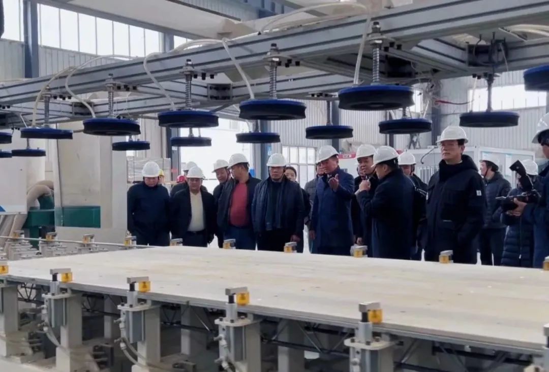 蒙古国考察团莅临七星考察装配式3D钢筋桁架楼承板设备