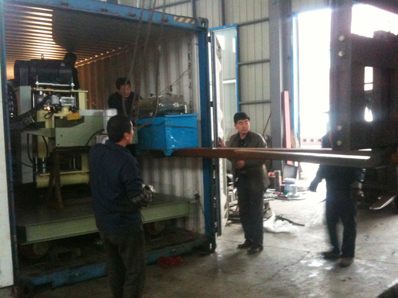 HQJ320X220 Infrared Bridge Automatic Cutting Machine and ZQJ1200 Bridge Automatic Cutting Machine: Loading HQJ320X220 Infrared Bridge Automatic Cutting Machine and ZQJ1200 Bridge Automatic Cutting Machine: Loading