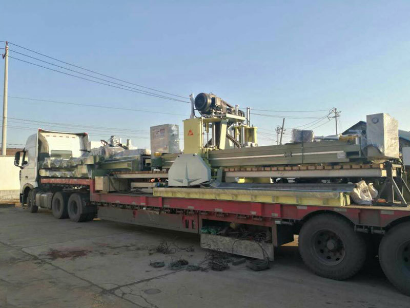 Longmen large cutting machine and in the delivery of the machine