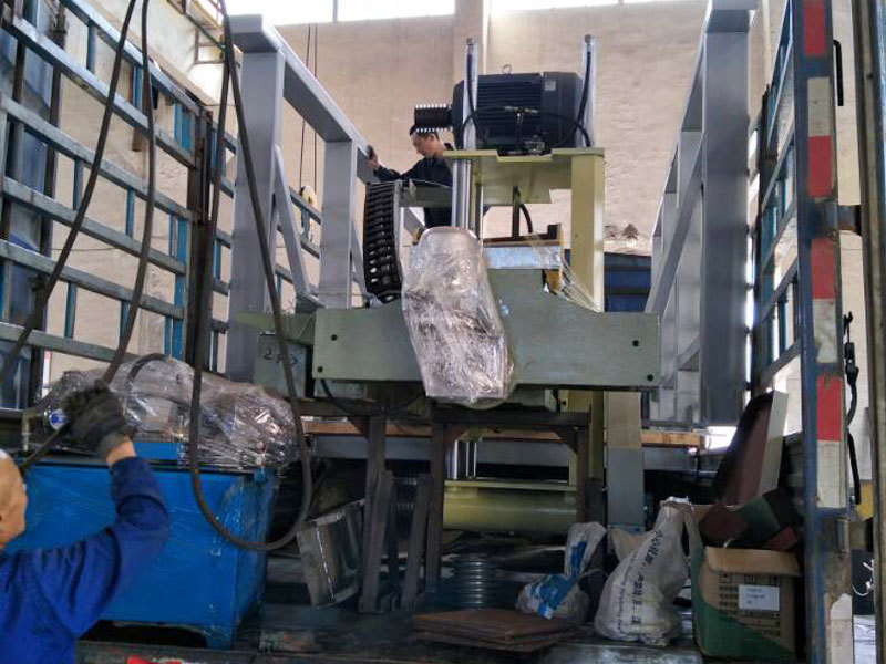 Bridge type automatic cutting machine loading