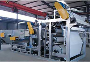 Belt type concentration and dehydration integrated machine