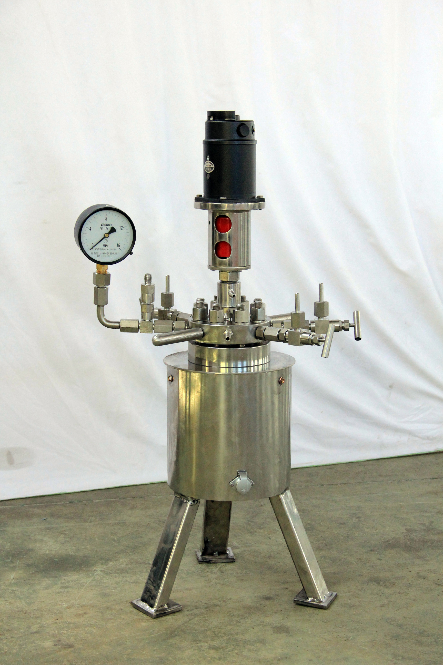 Industrial hydrogenation autoclaves