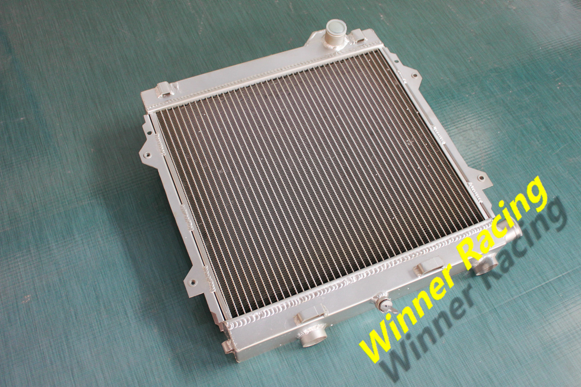  Aluminum radiator  Fit BMW 3 E30 320i 323i 325i M20 B20/23/25 MT 1982-1993