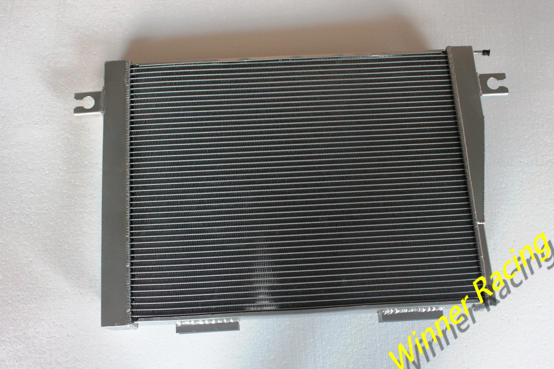 56MM ALUMINUM RADIATOR FOR BMW 5 E28 525 i/528 i/533 i ; 6 E24 628/633/635 CSi