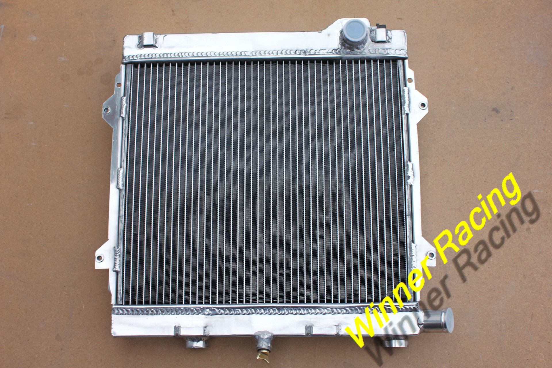  Aluminum radiator  Fit BMW 3 E30 320i 323i 325i M20 B20/23/25 MT 1982-1993