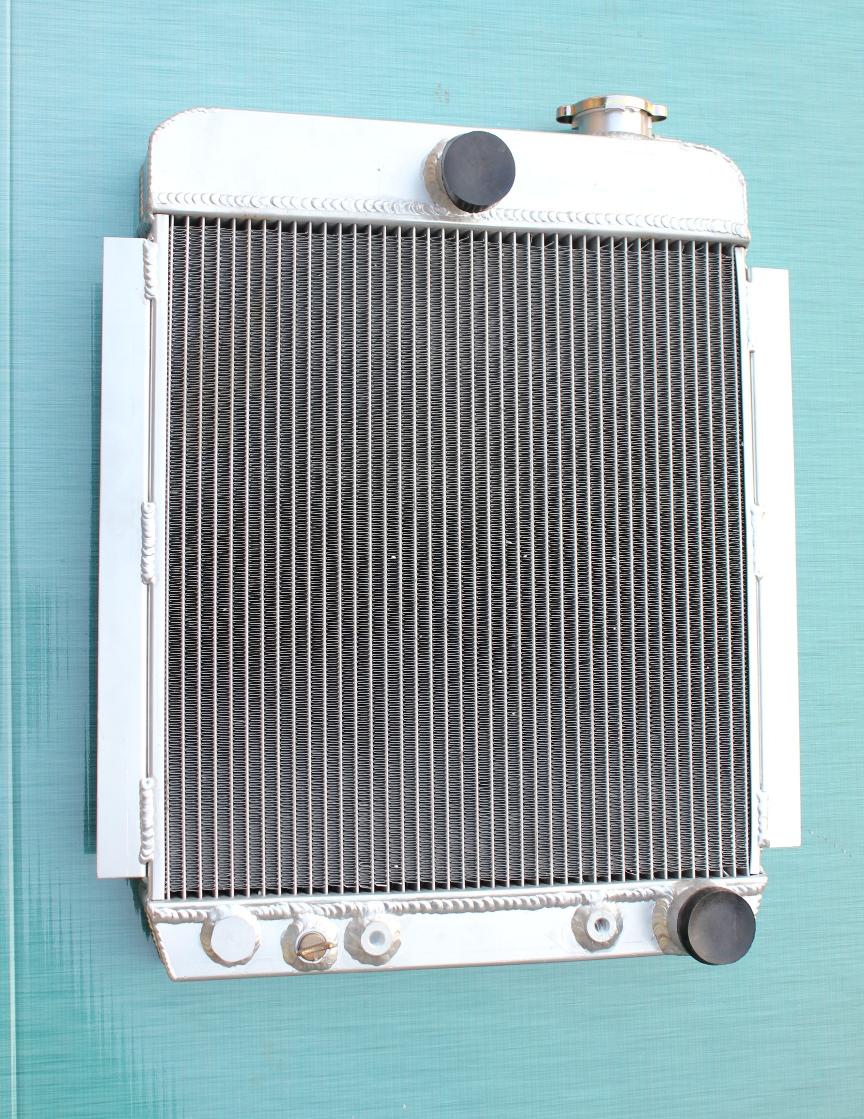 56mm aluminum alloy radiator For Chevy Car/Sedan BB/SB V8 A/T 1946 - 1948 