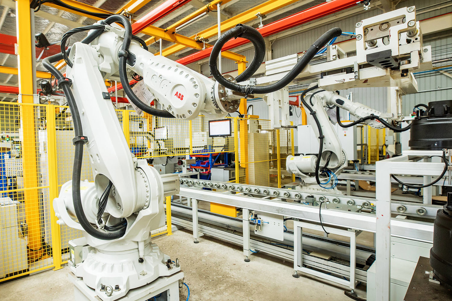 Intelligent production line for axles