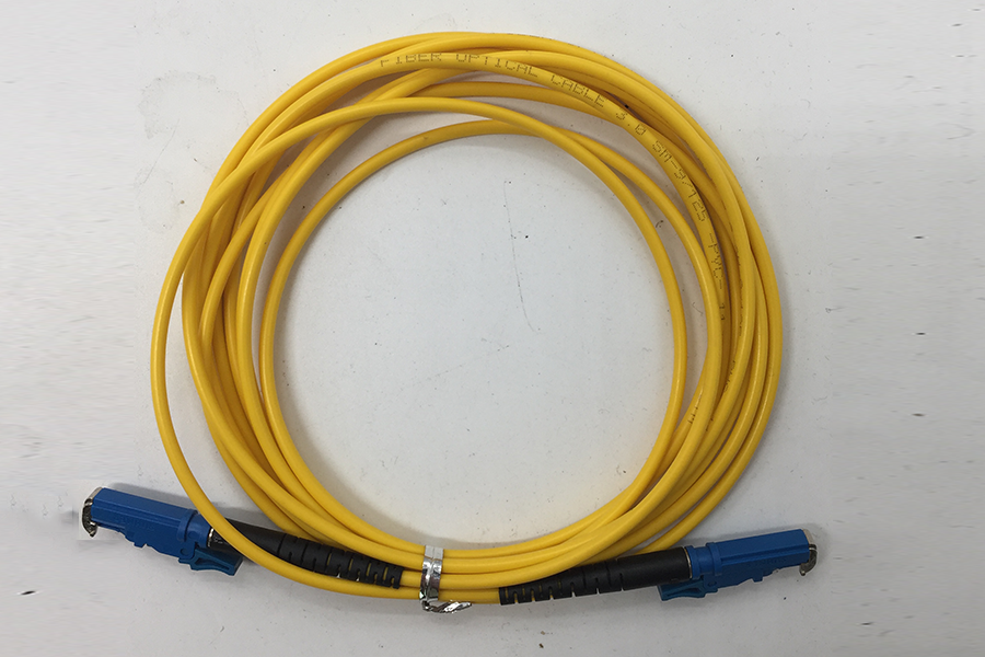 E2000 type fiber optic connector