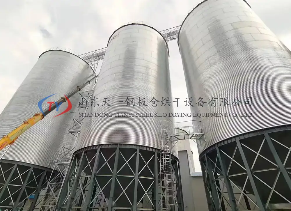 1200 tons of corn silos