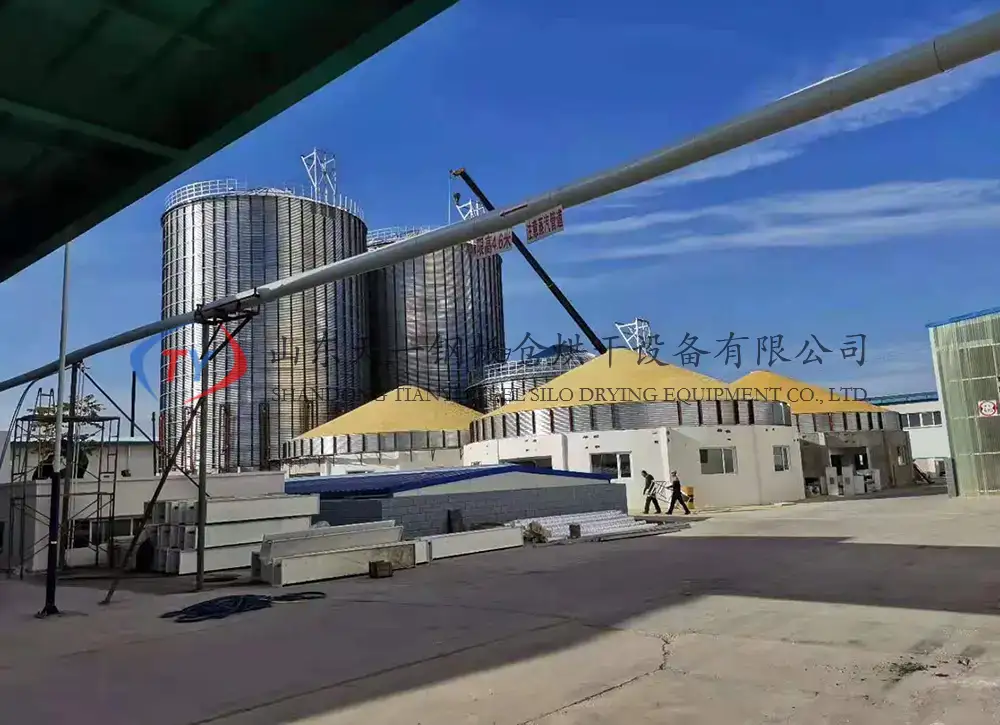 Polyurethane foam insulation silo roof spraying