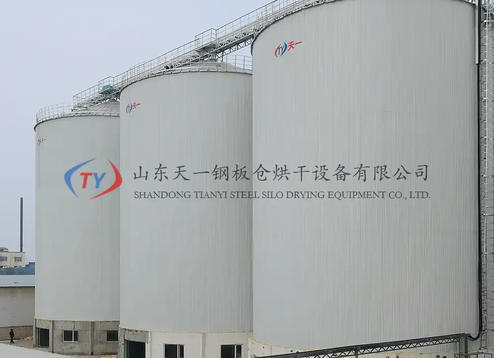 Polyurethane foam insulated silo