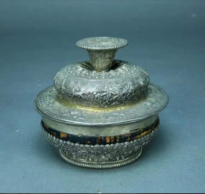 中华民国蒙古族八宝纹银碗