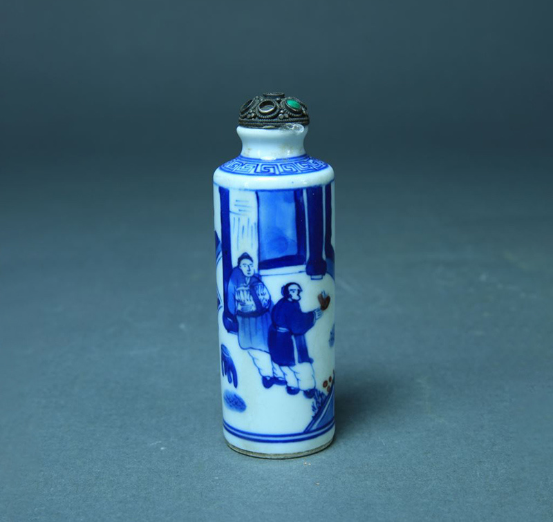 清青花釉里红人物瓷鼻烟壶