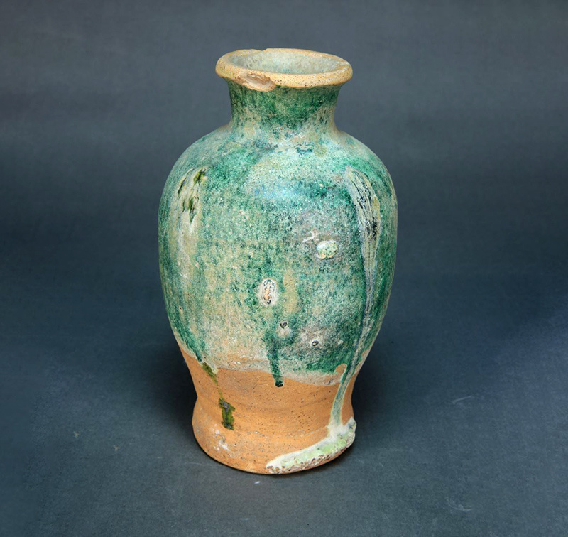 明绿釉瓷瓶