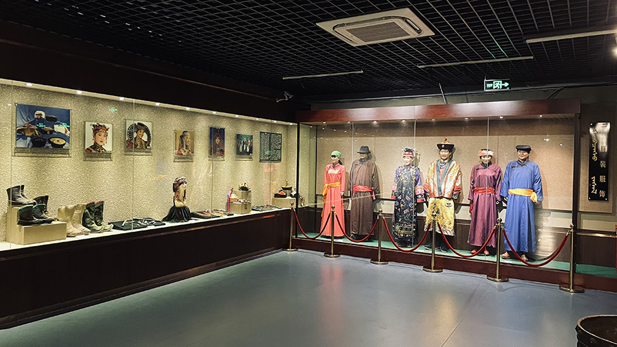 蒙古族服装服饰
