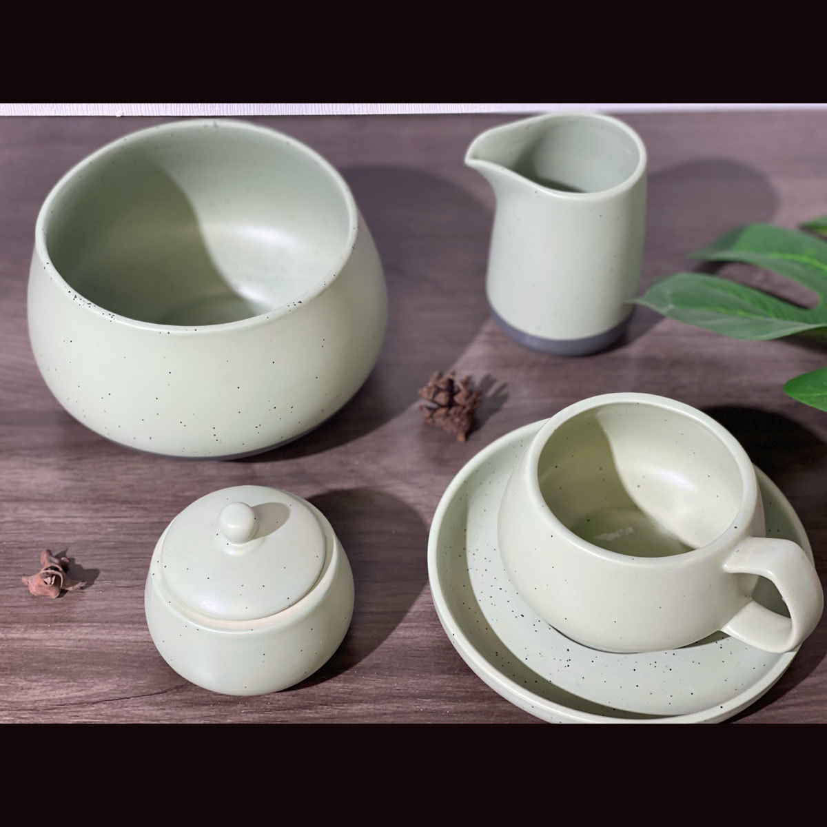 釉色餐具