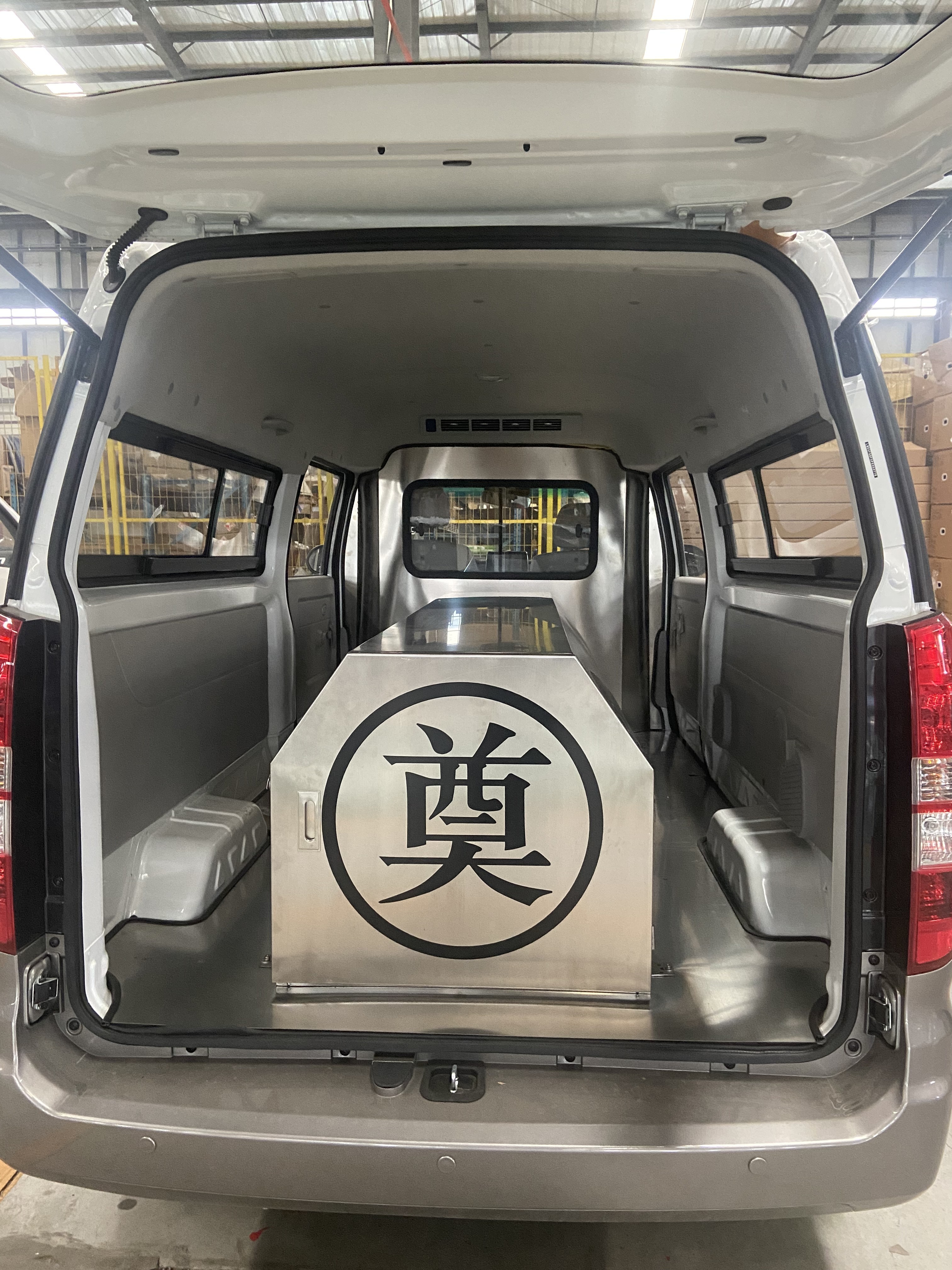 金杯“新海獅”S  殯儀車