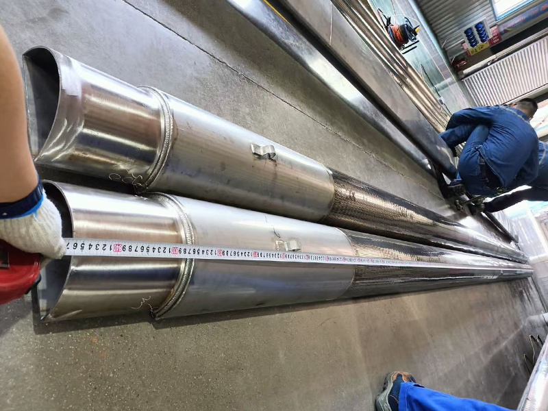 Recondition the reactor internals: V-shaped mesh fan-shaped cylinder