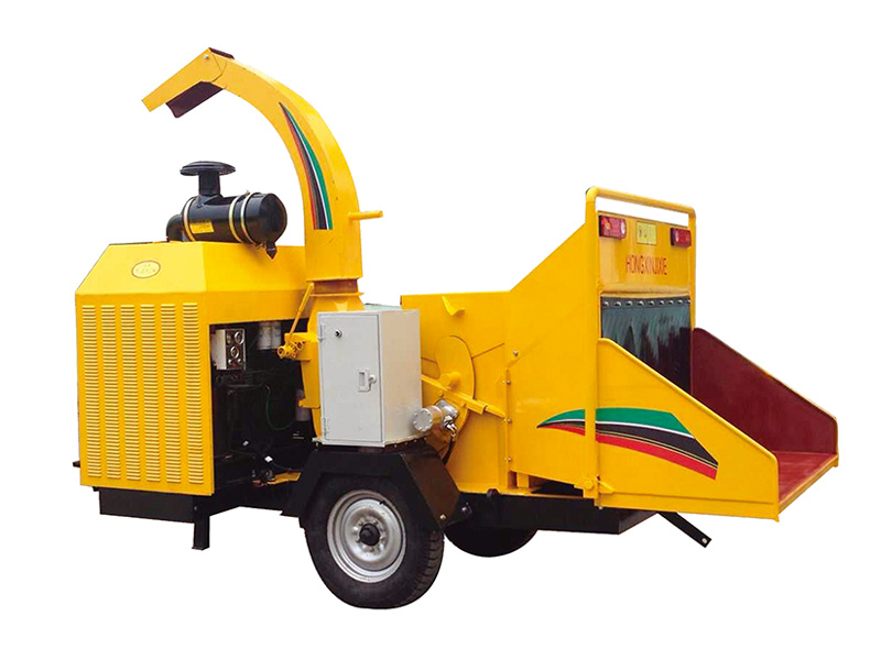 Brush Chipper with chain feed conveyor