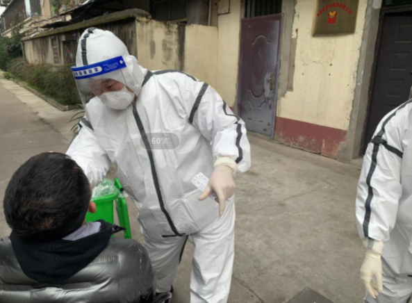 The company organizes employees to conduct nucleic acid testing
