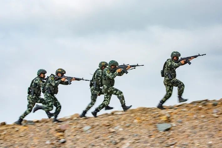 軍裝下的浪漫心意，七夕愿與你相守