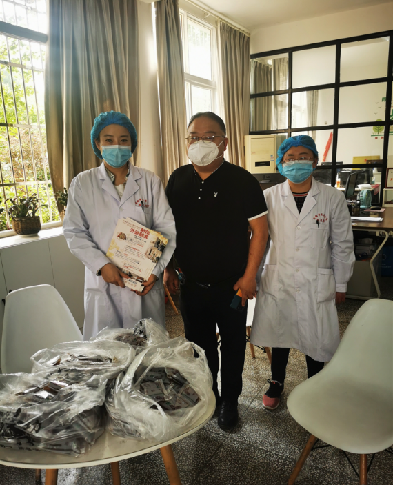 情满“防疫汤” 成都中医大国医馆·锦弘民族馆助力社区疫情防控