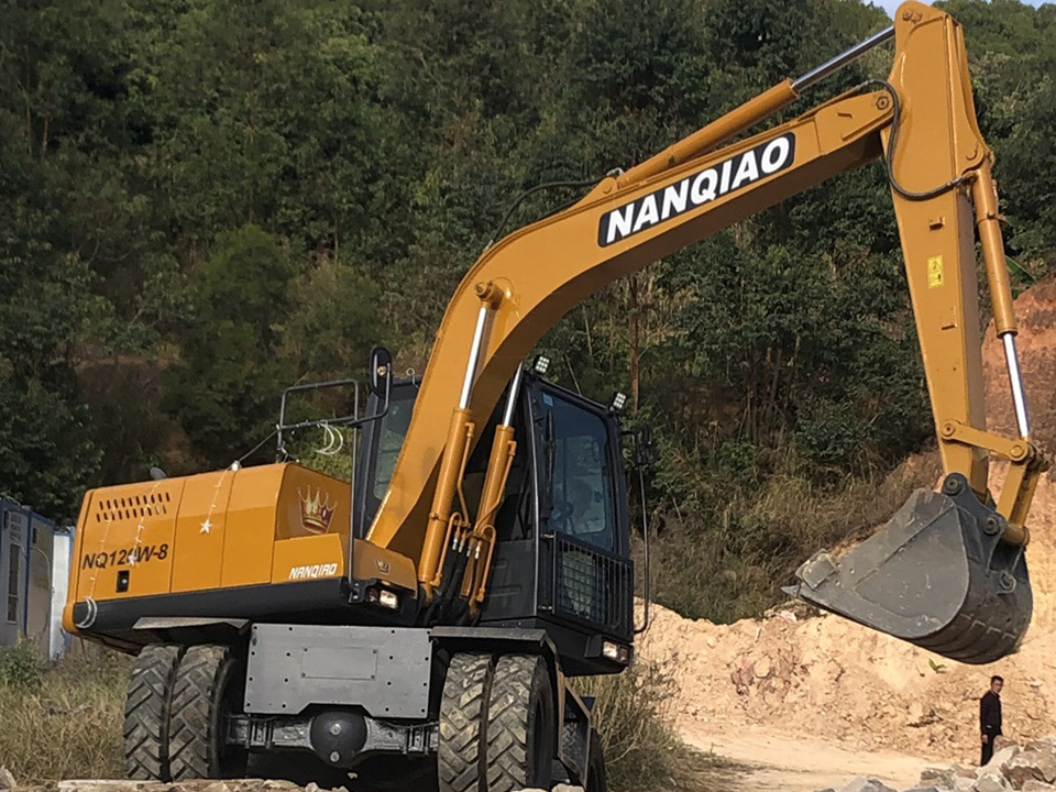 The excavator manufacturer will talk about how to deal with the oil burning phenomenon of large excavators?