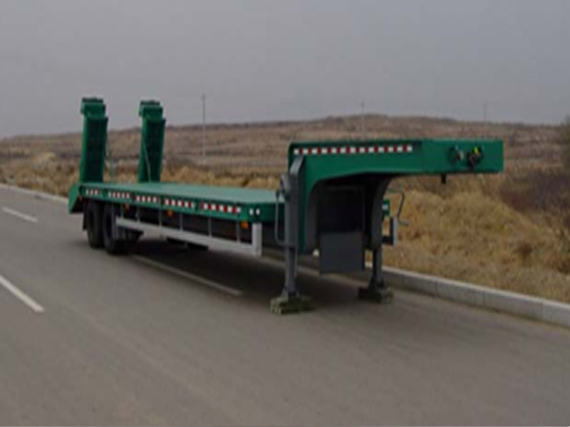 Low platform semi-trailer