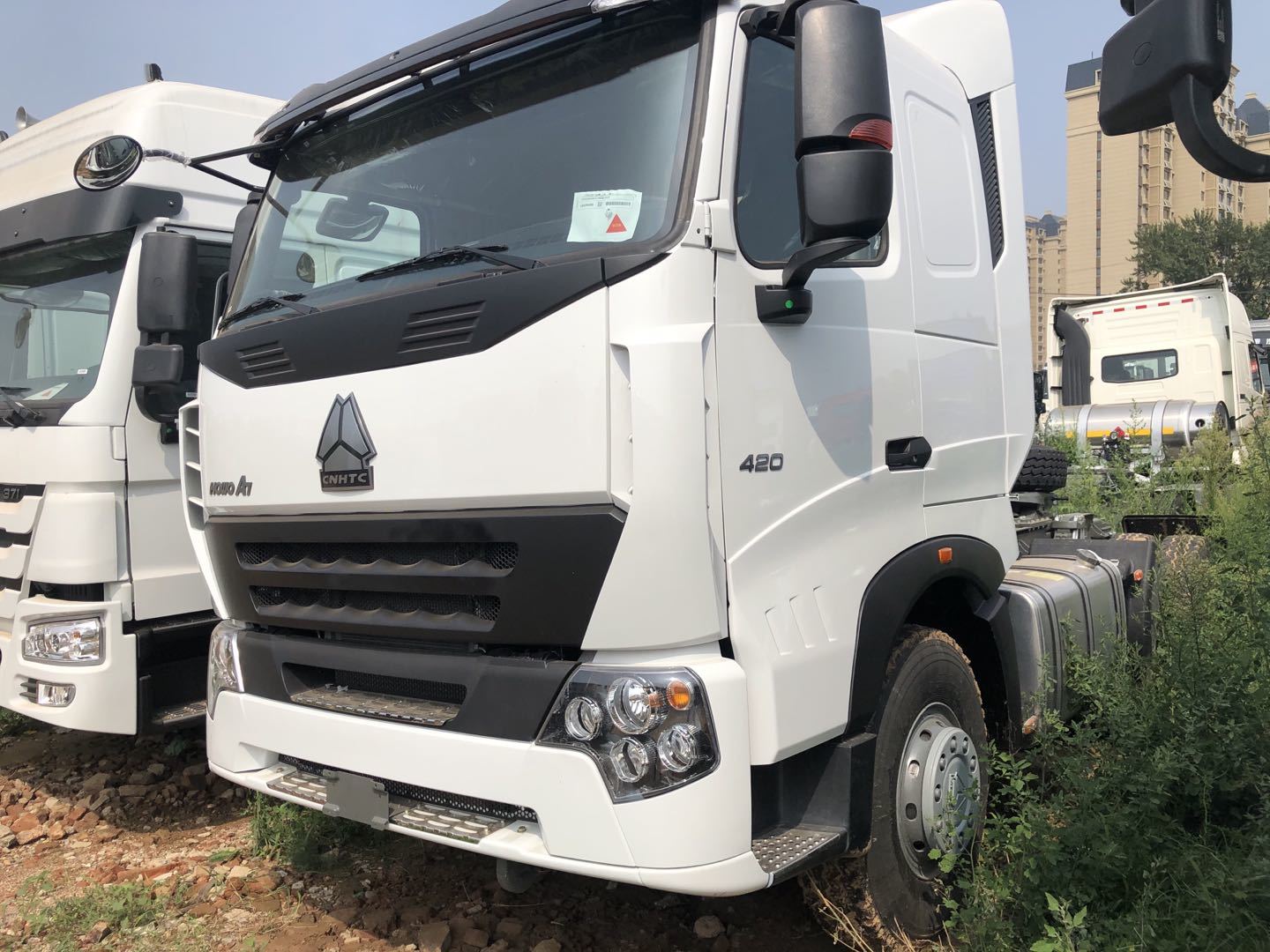 Hot sale SINOTRUK HOWO 6x4 Tractor Trailer 