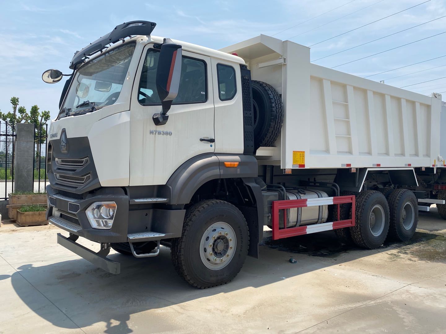 stock truck howo 336hp dump truck 