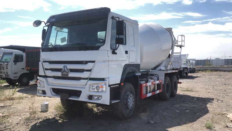 Hot sale Sinotruk howo 10 cbm concrete mixer truck on stock