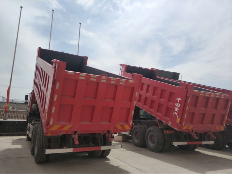 豪沃出口自卸车