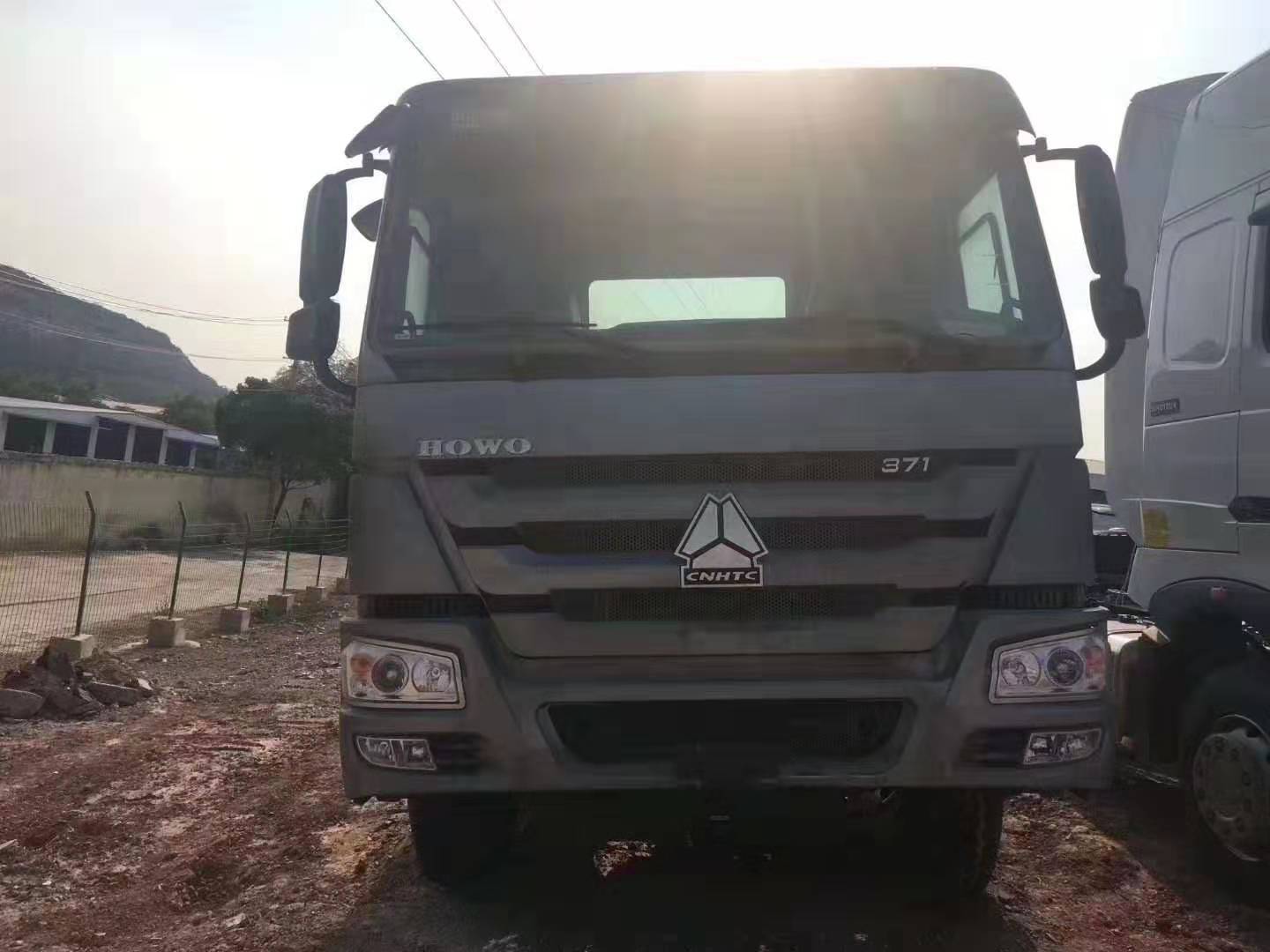 豪沃出口国二牵引车