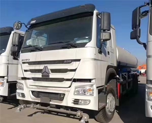 20方出口洒水车