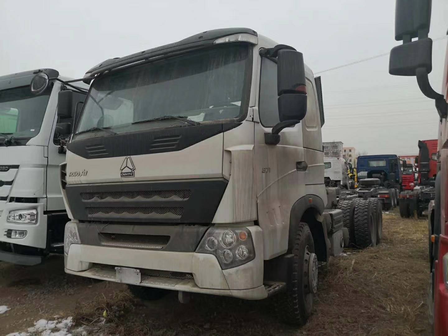 371马力国二排放豪沃A7载货车