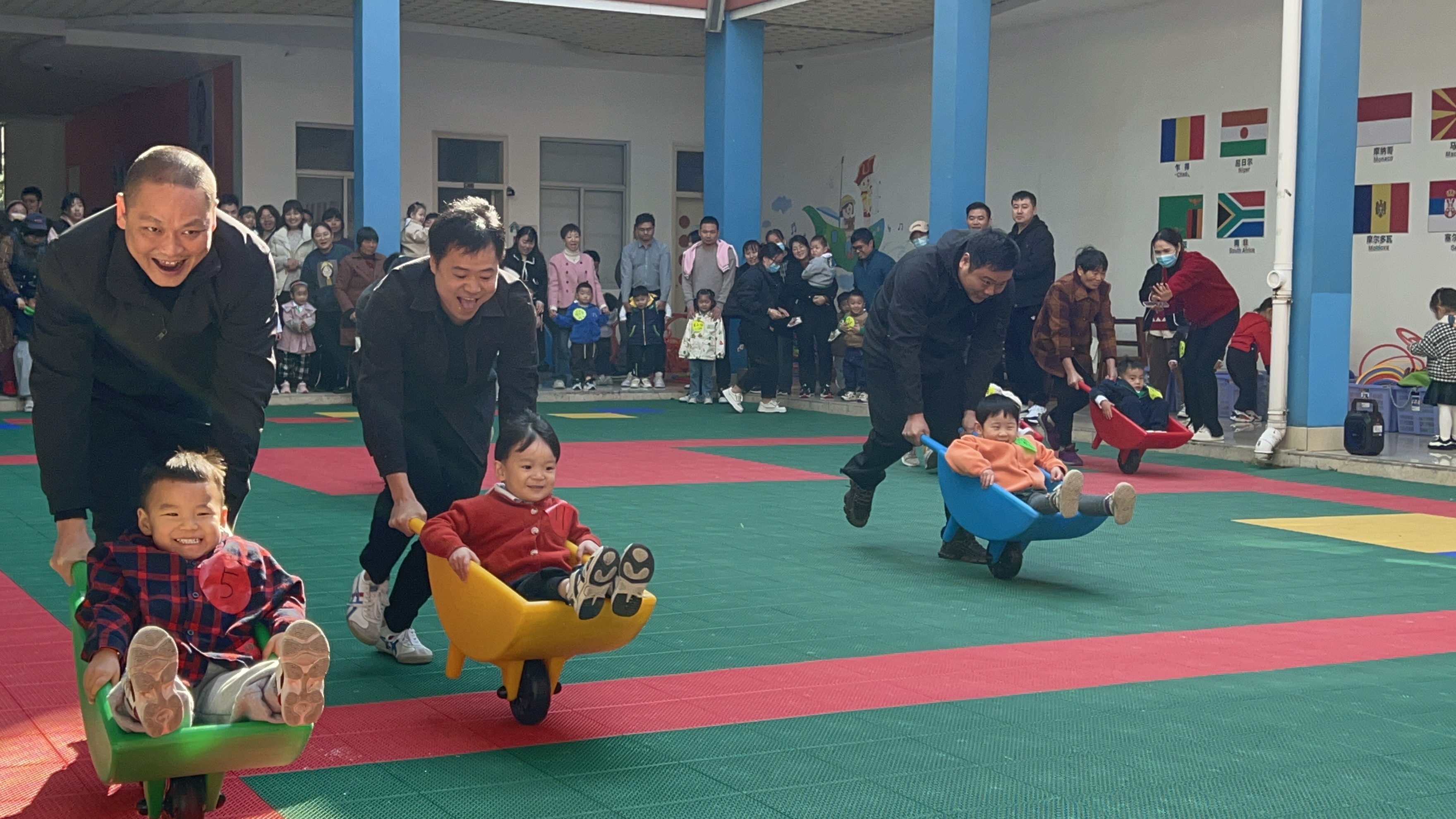 大手牵小手、一起来运动