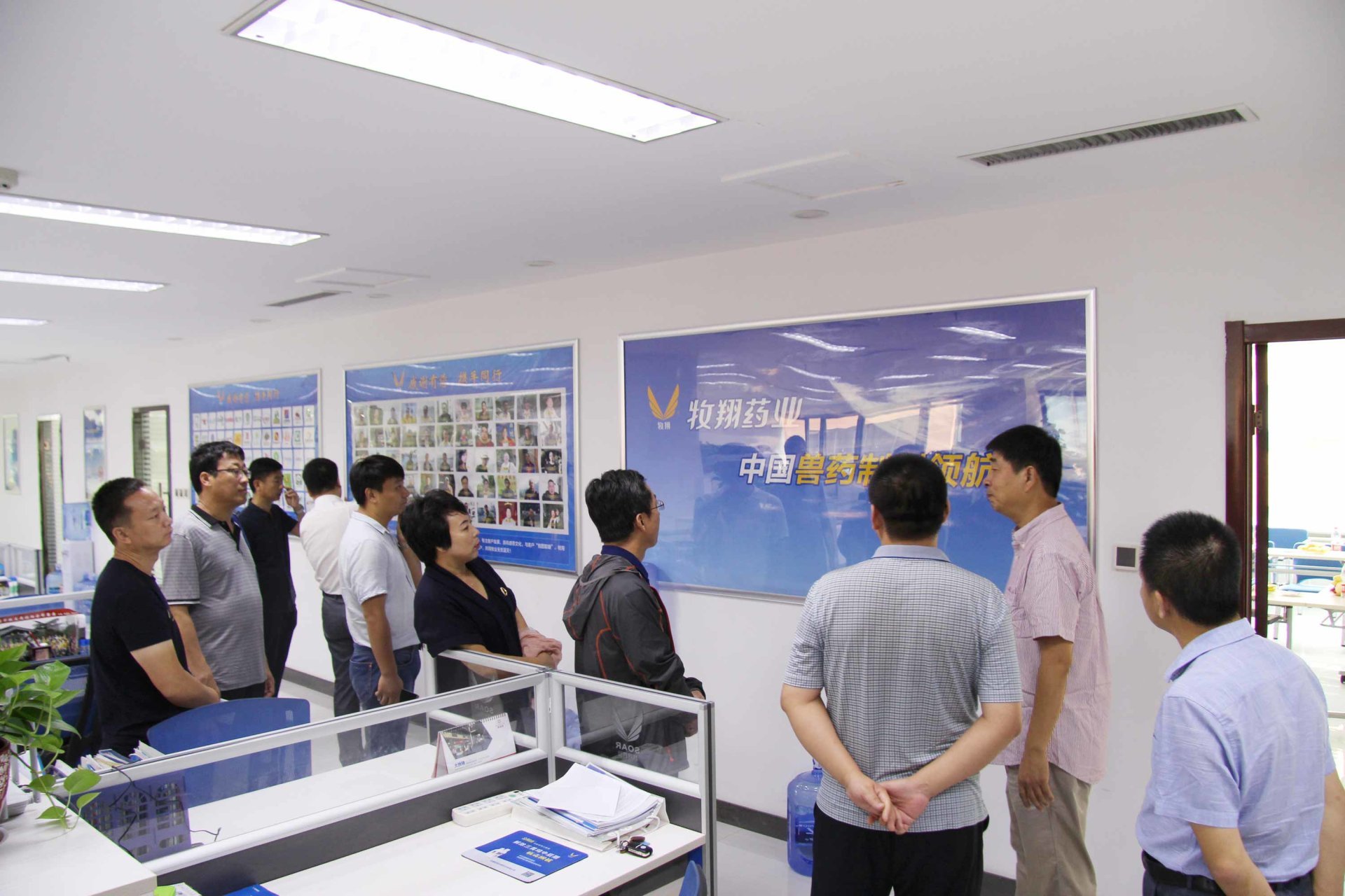河北灤牧股份攜縣政府農業考察團蒞臨公司參觀考察