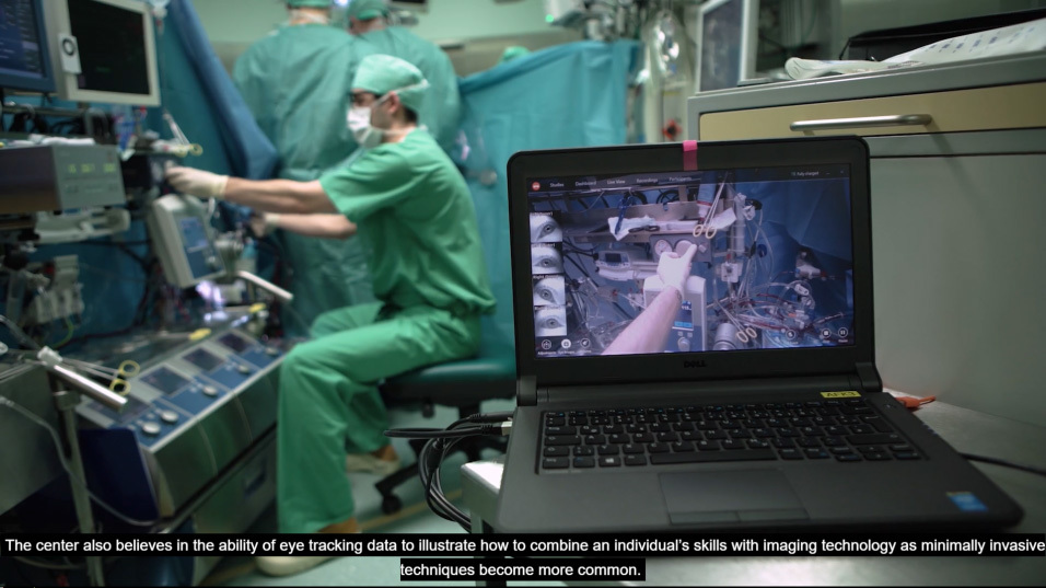 眼动仪在视频胸腔镜手术教学中的作用：胸腔镜手术新手和专家外科医生视觉策略的差异