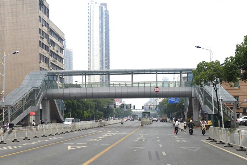 南昌青山路天橋