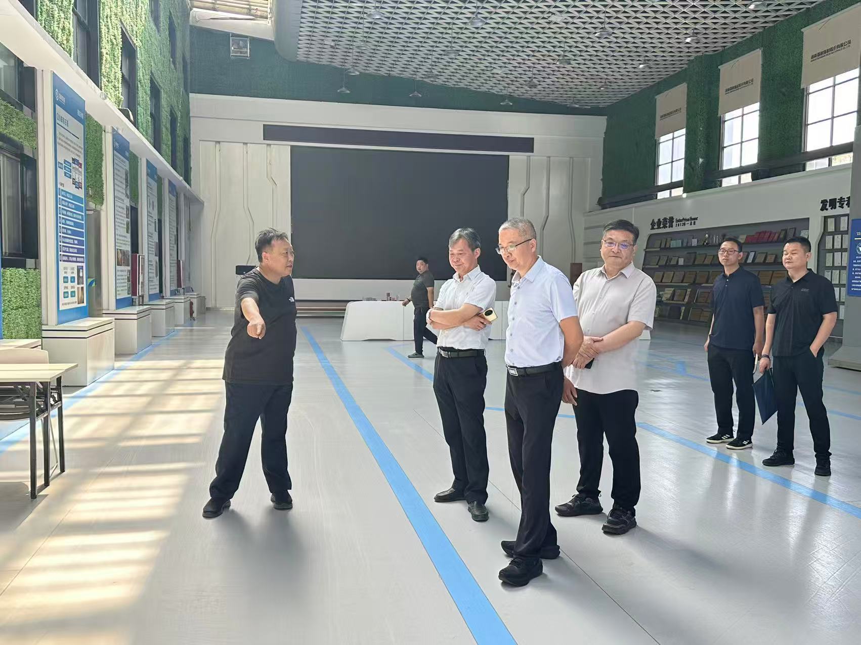 人生就是搏(中国区)官方网站建投集团到强耐新材公司走访